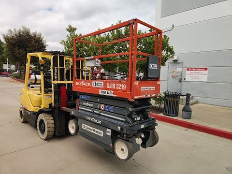 2018 SKYJACK SJIII3219 Scissor Lift 19' Electric