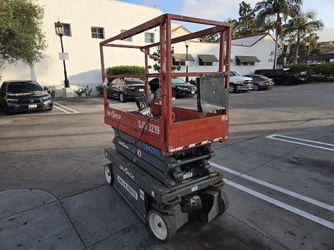 2018 SKYJACK SJIII3219 Scissor Lift 19' Electric