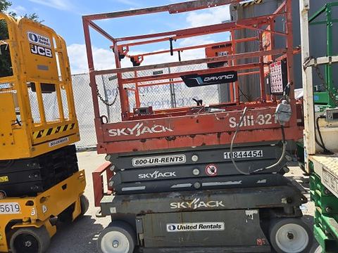 2018 SKYJACK SJIII3219 Scissor Lift 19' Electric