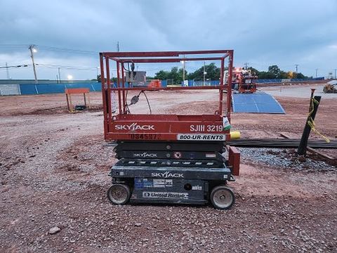 2018 SKYJACK SJIII3219 Scissor Lift 19' Electric