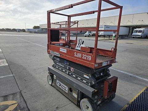 2018 SKYJACK SJIII3219 Scissor Lift 19' Electric