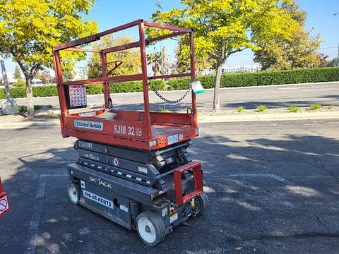 2018 SKYJACK SJIII3219 Scissor Lift 19' Electric