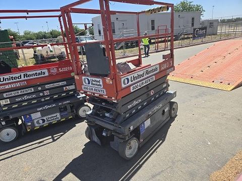 2018 SKYJACK SJIII3219 Scissor Lift 19' Electric