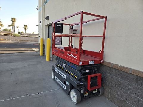 2018 SKYJACK SJIII3219 Scissor Lift 19' Electric