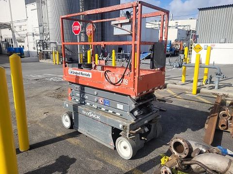 2018 SKYJACK SJIII3219 Scissor Lift 19' Electric