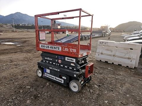 2018 SKYJACK SJIII3219 Scissor Lift 19' Electric