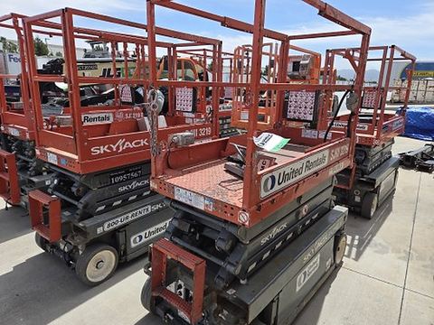 2018 SKYJACK SJIII3219 Scissor Lift 19' Electric