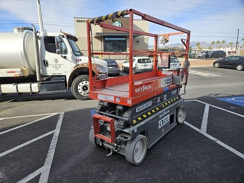 2018 SKYJACK SJIII3220 Scissor Lift 20-21' Electric Power Deck