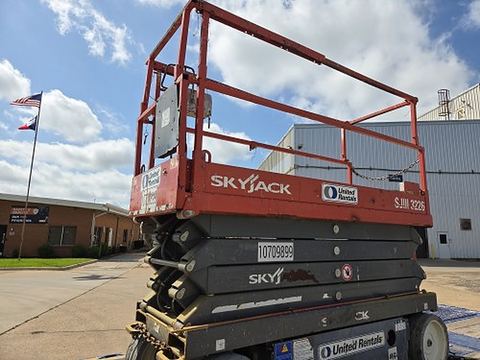2018 SKYJACK SJIII3226 Scissor Lift 24-26' Electric 30-36" Wide