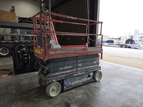2018 SKYJACK SJIII3226 Scissor Lift 24-26' Electric 30-36" Wide
