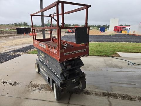 2018 SKYJACK SJIII3226 Scissor Lift 24-26' Electric 30-36" Wide