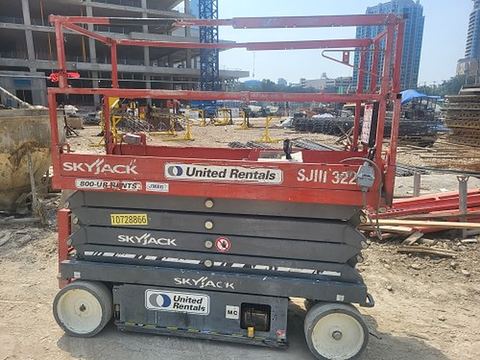 2018 SKYJACK SJIII3226 Scissor Lift 24-26' Electric 30-36" Wide
