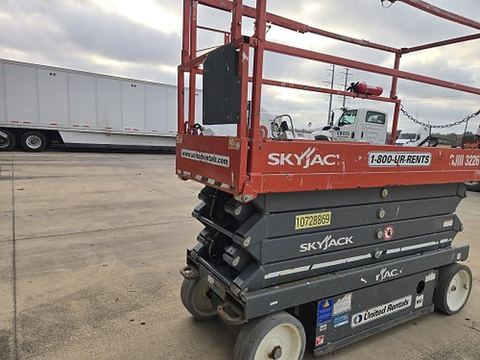 2018 SKYJACK SJIII3226 Scissor Lift 24-26' Electric 30-36" Wide