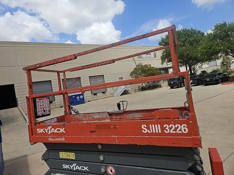 2018 SKYJACK SJIII3226 Scissor Lift 24-26' Electric 30-36" Wide