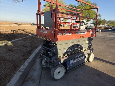 2018 SKYJACK SJIII3226 Scissor Lift 24-26' Electric 30-36" Wide