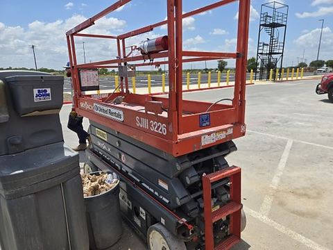 2018 SKYJACK SJIII3226 Scissor Lift 24-26' Electric 30-36" Wide