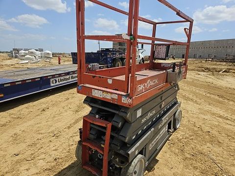 2018 SKYJACK SJIII3226 Scissor Lift 24-26' Electric 30-36" Wide