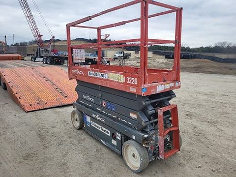 2018 SKYJACK SJIII3226 Scissor Lift 24-26' Electric 30-36" Wide
