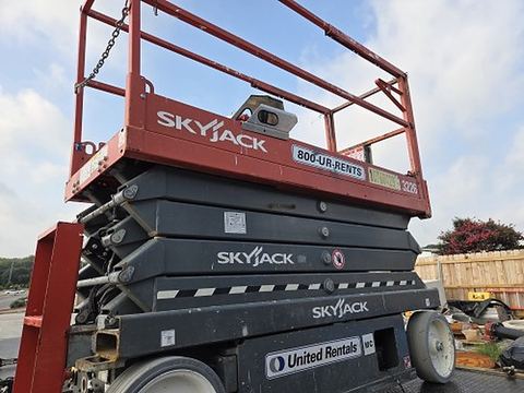 2018 SKYJACK SJIII3226 Scissor Lift 24-26' Electric 30-36" Wide