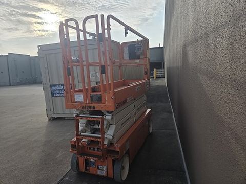 2018 SKYJACK SJIII3226 Scissor Lift 24-26' Electric 30-36" Wide