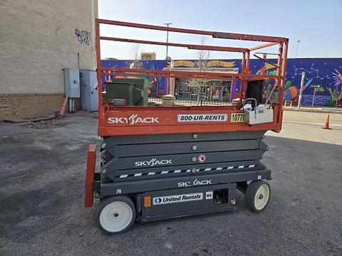 2018 SKYJACK SJIII3226 Scissor Lift 24-26' Electric 30-36" Wide