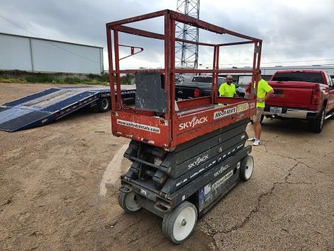 2018 SKYJACK SJIII3226 Scissor Lift 24-26' Electric 30-36" Wide