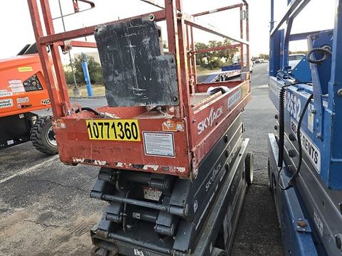 2018 SKYJACK SJIII3226 Scissor Lift 24-26' Electric 30-36" Wide