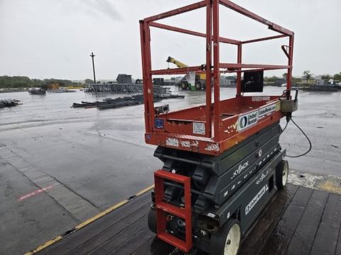 2018 SKYJACK SJIII3226 Scissor Lift 24-26' Electric 30-36" Wide