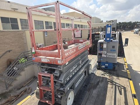 2018 SKYJACK SJIII3226 Scissor Lift 24-26' Electric 30-36" Wide