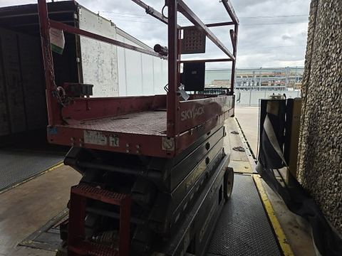 2018 SKYJACK SJIII3226 Scissor Lift 24-26' Electric 30-36" Wide