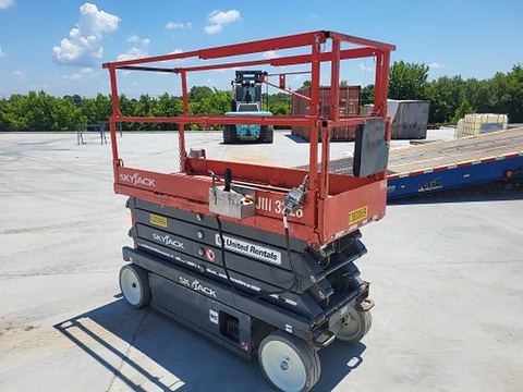 2018 SKYJACK SJIII3226 Scissor Lift 24-26' Electric 30-36" Wide