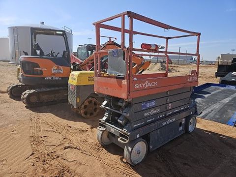 2018 SKYJACK SJIII3226 Scissor Lift 24-26' Electric 30-36" Wide
