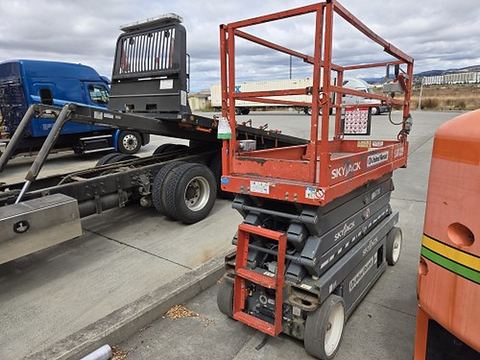 2018 SKYJACK SJIII3226 Scissor Lift 24-26' Electric 30-36" Wide