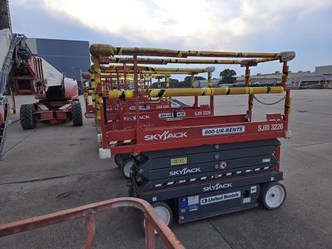2018 SKYJACK SJIII3226 Scissor Lift 24-26' Electric 30-36" Wide