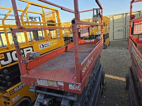 2018 SKYJACK SJIII3226 Scissor Lift 24-26' Electric 30-36" Wide