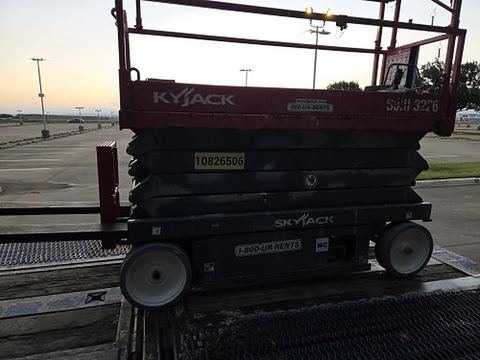 2018 SKYJACK SJIII3226 Scissor Lift 24-26' Electric 30-36" Wide