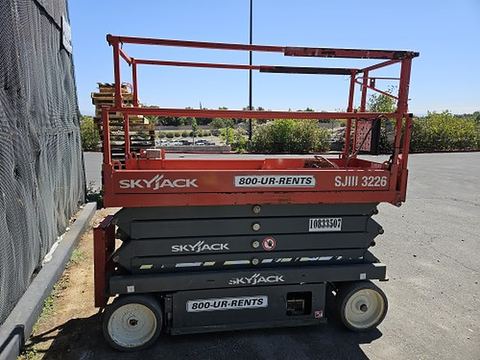 2018 SKYJACK SJIII3226 Scissor Lift 24-26' Electric 30-36" Wide