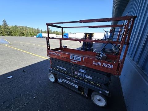 2018 SKYJACK SJIII3226 Scissor Lift 24-26' Electric 30-36" Wide