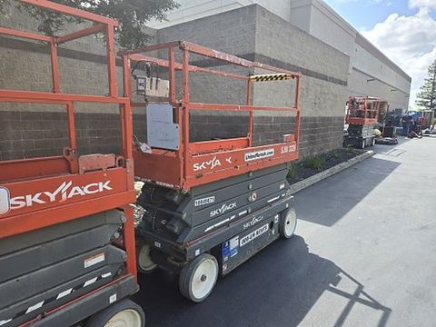 2018 SKYJACK SJIII3226 Scissor Lift 24-26' Electric 30-36" Wide