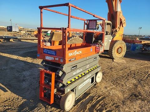 2018 SKYJACK SJIII3226 Scissor Lift 24-26' Electric 30-36" Wide
