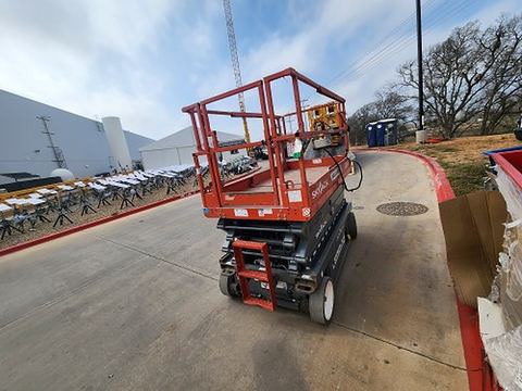 2018 SKYJACK SJIII4626 Scissor Lift 24-26' Electric 46-68" Wide