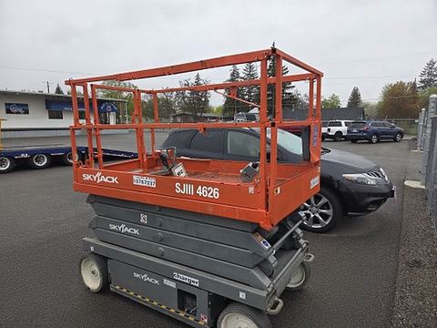 2018 SKYJACK SJIII4626 Scissor Lift 24-26' Electric 46-68" Wide