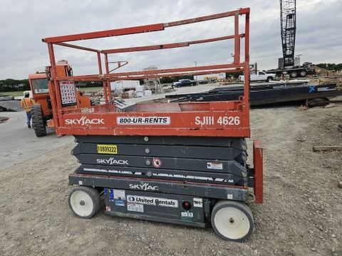 2018 SKYJACK SJIII4626 Scissor Lift 24-26' Electric 46-68" Wide