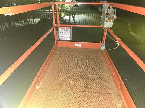 2018 SKYJACK SJIII4626 Scissor Lift 24-26' Electric 46-68" Wide