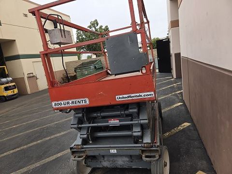2018 SKYJACK SJIII4626 Scissor Lift 24-26' Electric 46-68" Wide