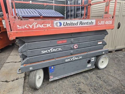 2018 SKYJACK SJIII4626 Scissor Lift 24-26' Electric 46-68" Wide