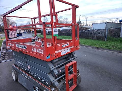 2018 SKYJACK SJIII4632 Scissor Lift 30-35' Electric 46-48" Wide