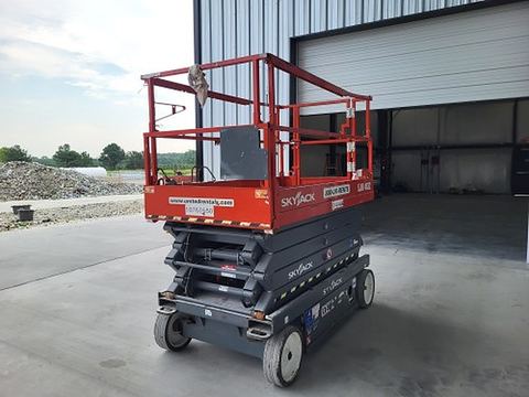 2018 SKYJACK SJIII4632 Scissor Lift 30-35' Electric 46-48" Wide