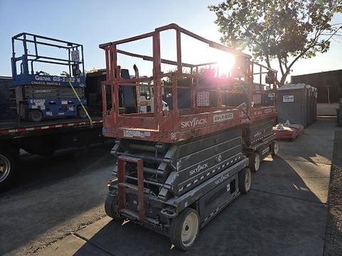 2018 SKYJACK SJIII4632 Scissor Lift 30-35' Electric 46-48" Wide