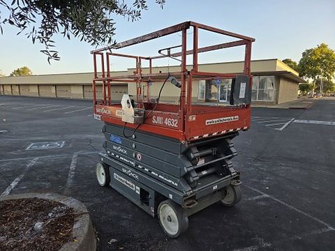 2018 SKYJACK SJIII4632 Scissor Lift 30-35' Electric 46-48" Wide
